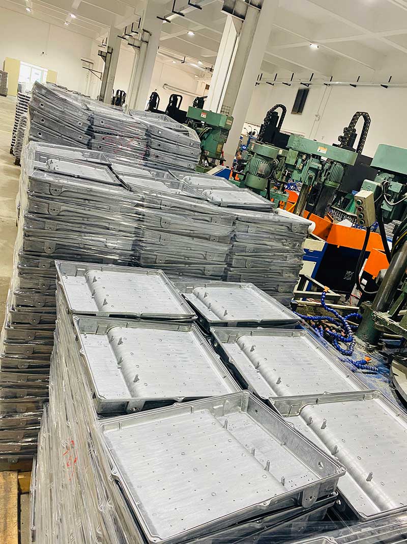 матрица-рефлектор-куќиште